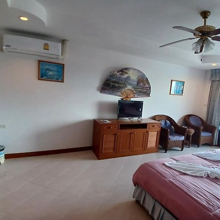 Aksarai Hotel Patong Exteriör bild