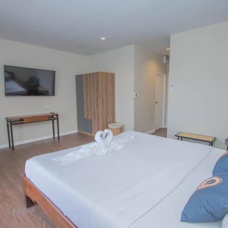 Aksarai Hotel Patong Exteriör bild