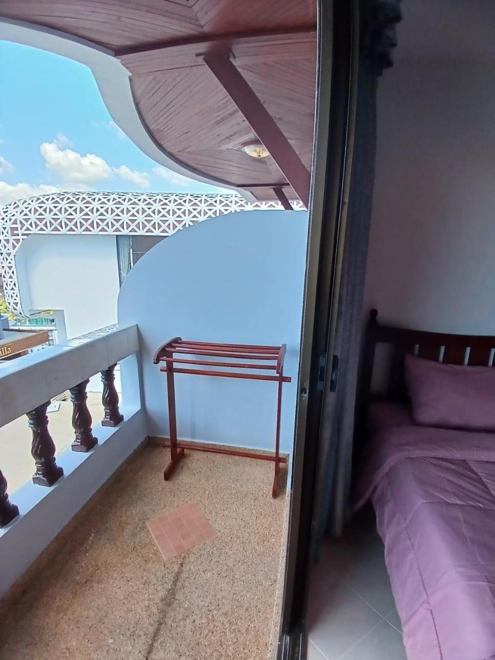 Aksarai Hotel Patong Exteriör bild