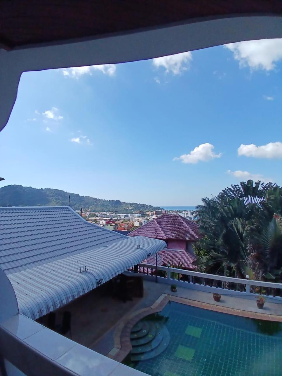 Aksarai Hotel Patong Exteriör bild
