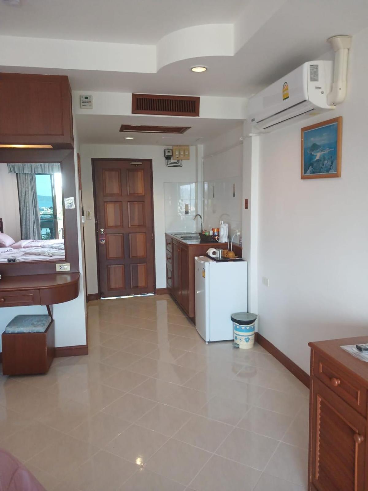Aksarai Hotel Patong Exteriör bild