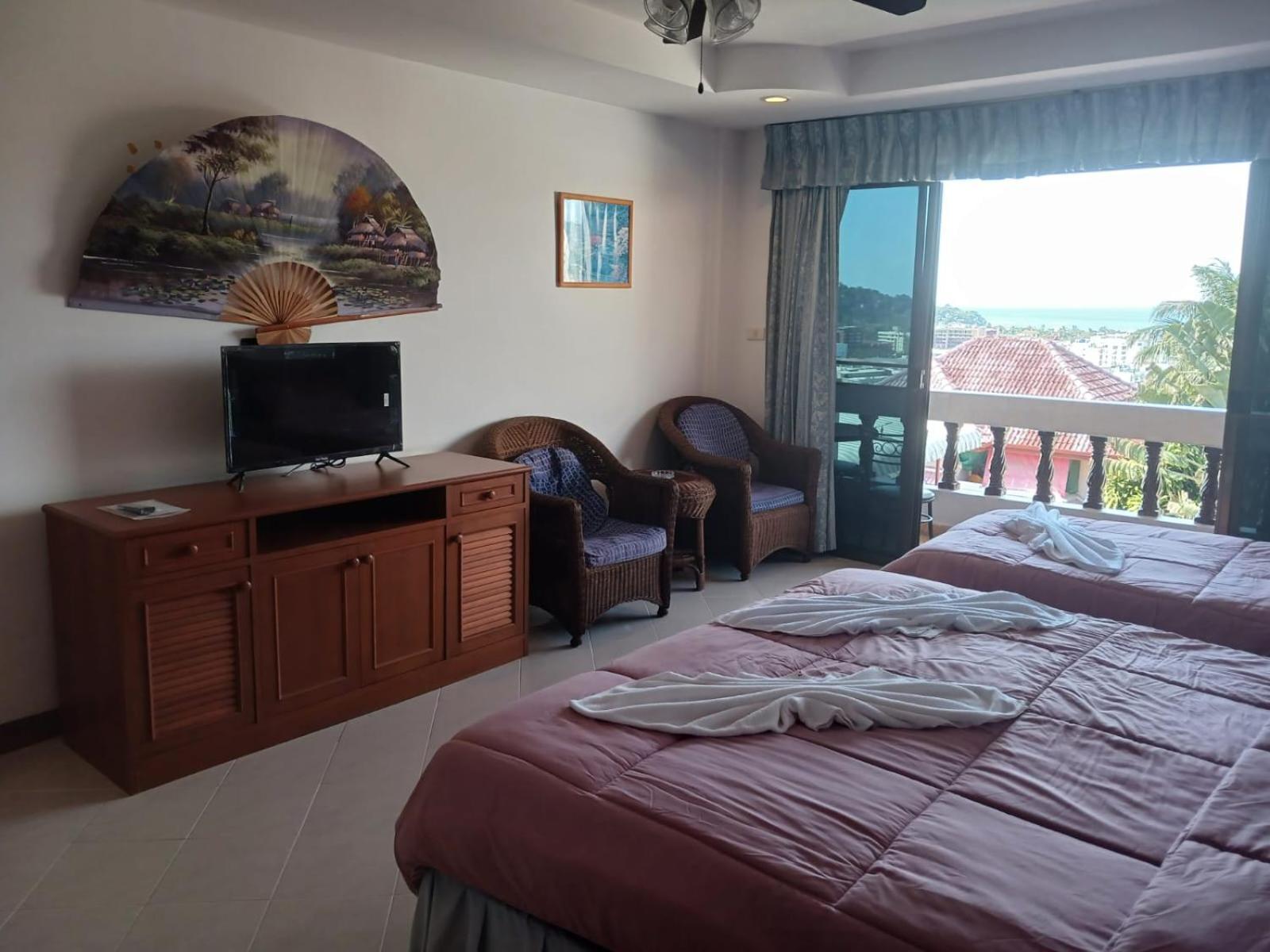 Aksarai Hotel Patong Exteriör bild