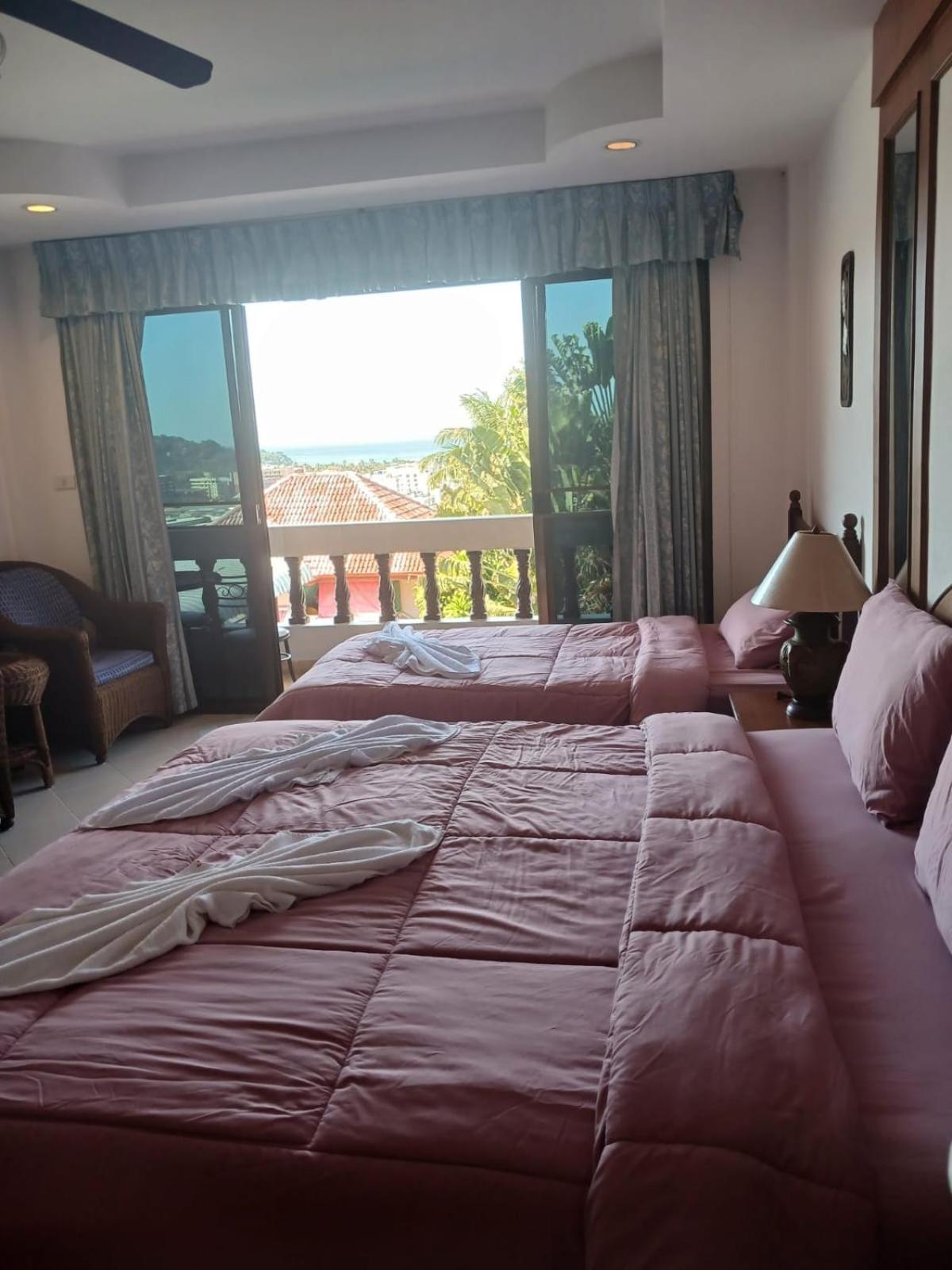 Aksarai Hotel Patong Exteriör bild