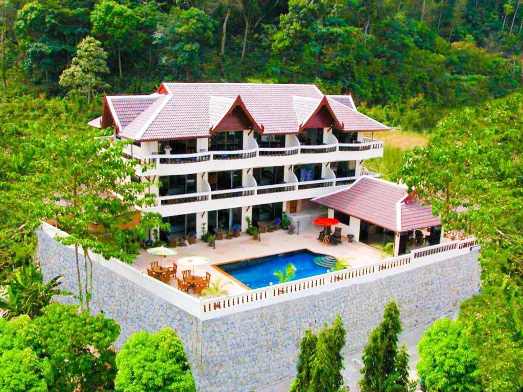 Aksarai Hotel Patong Exteriör bild
