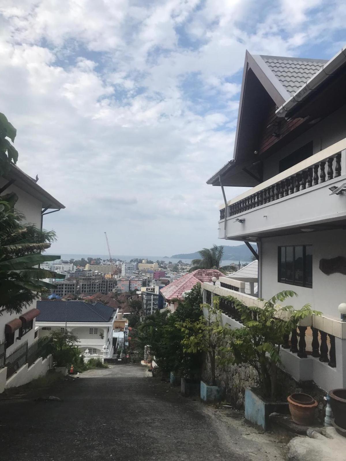 Aksarai Hotel Patong Exteriör bild
