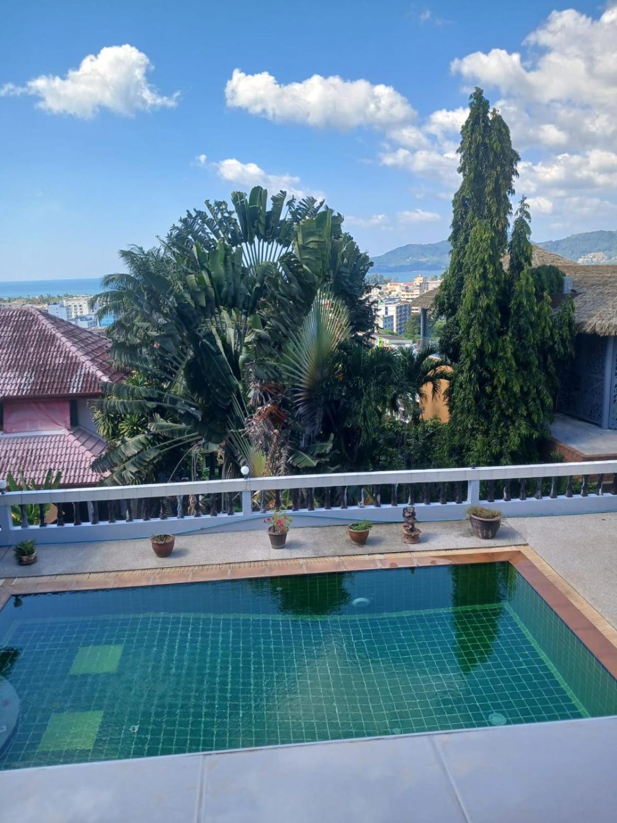 Aksarai Hotel Patong Exteriör bild